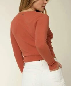 Coupon ❤️ O'Neill Sandstone Leanne Ruched V-Neck Crop Top - Juniors 🔔 -O'Neill Sales zu101704736 alt 4 tm1656530121