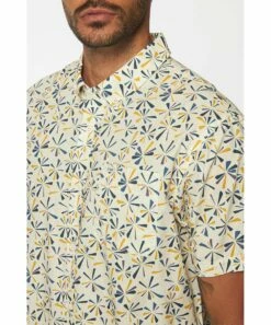 Wholesale 😍 O'Neill Cream & Yellow Abstract Sunburst Short-Sleeve Button-Up Top - Men ❤️ -O'Neill Sales zu108711207 alt 3 tm1663765899