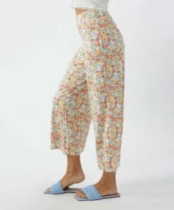 Flash Sale ❤️ O'Neill White Multicolor Floral Plumeria Wide-Leg Pants - Juniors 🧨 -O'Neill Sales zu110742832 alt 1 tm1671207857